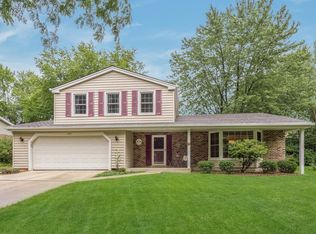 1524 Chippewa Dr, Naperville, IL