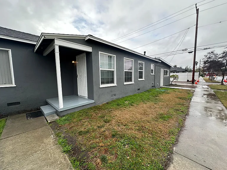 2243 Clark Ave — Photo 18