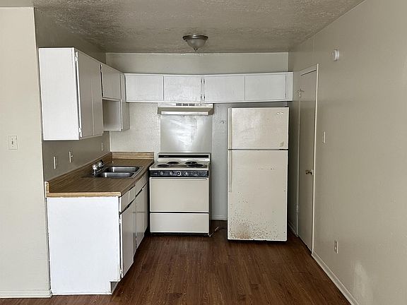 3rd image of 401 Boyett St