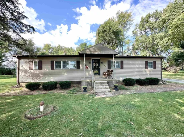 1361 Woods Ln, Jacksonville, IL 62650