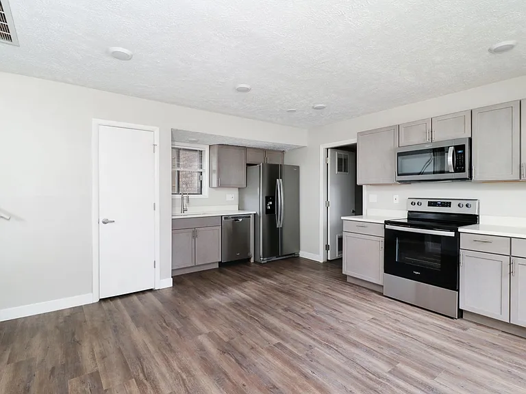 111 N Orr Dr — Photo 6