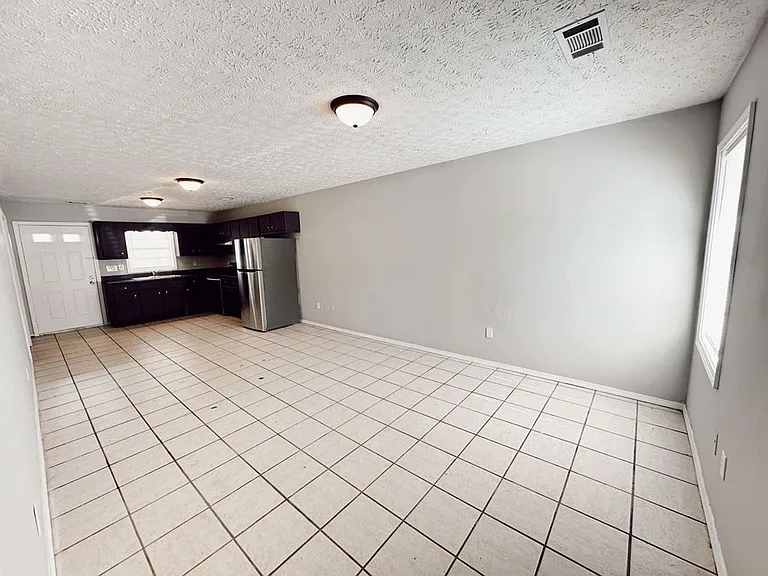 Valley View Apartments — Photo 39