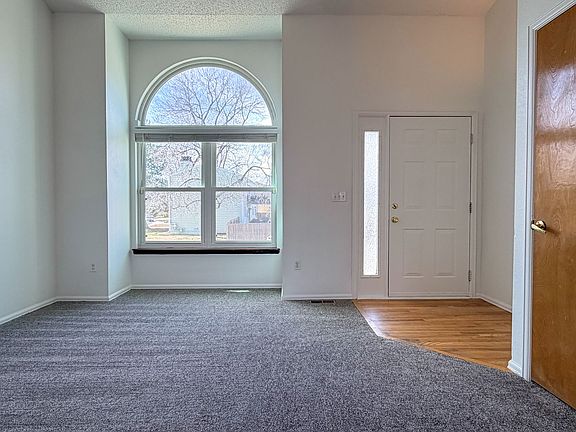3rd image of 2931 W Rowland Ave