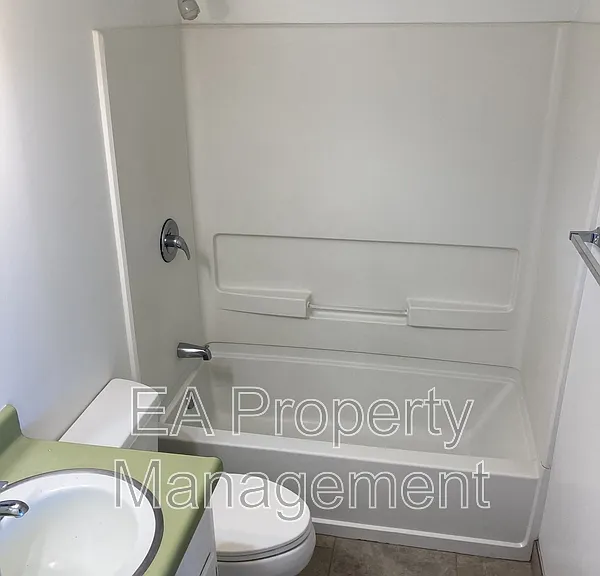 421 Alcazar St SE #1 — Photo 10