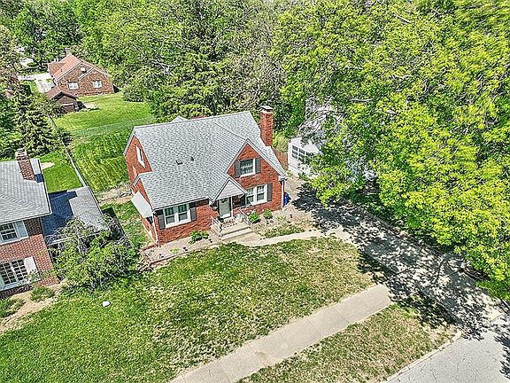 2nd image of 1624 W Forest Ave