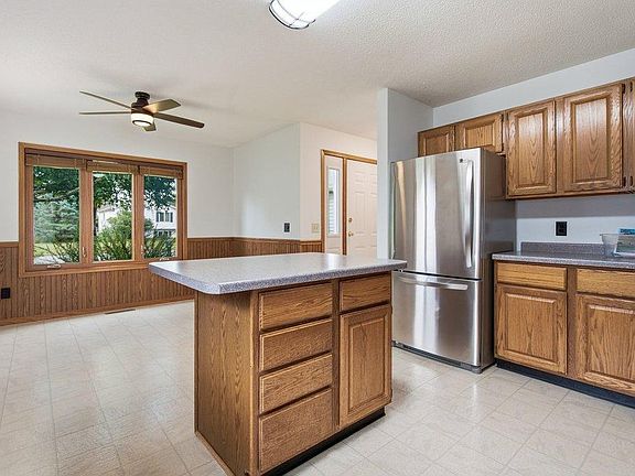 5th image of 1930 Meadow Ln