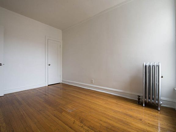 3rd image of 7914 S Hermitage Ave #3B