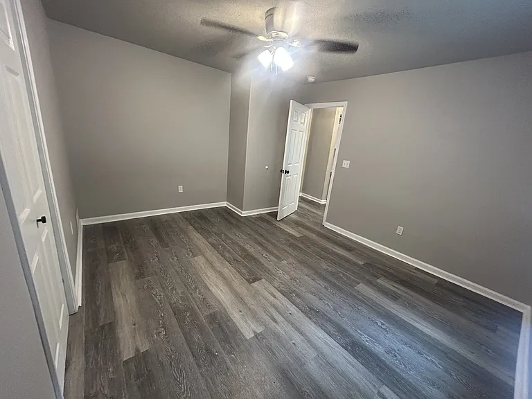416 W Russell St — Photo 4