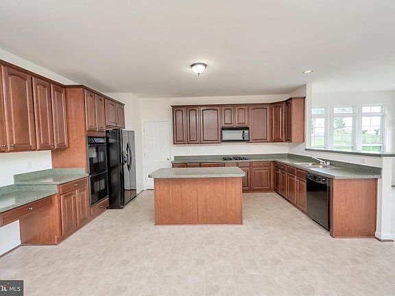 4th image of 12 Brentsmill Dr