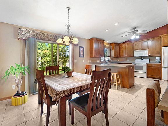 5th image of 422 Dorothy Ct