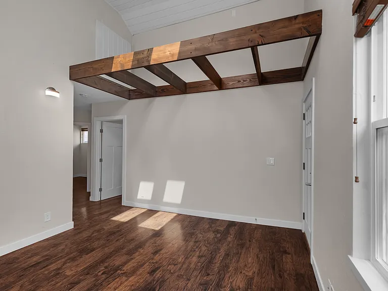 1027 Marion St NE — Photo 4