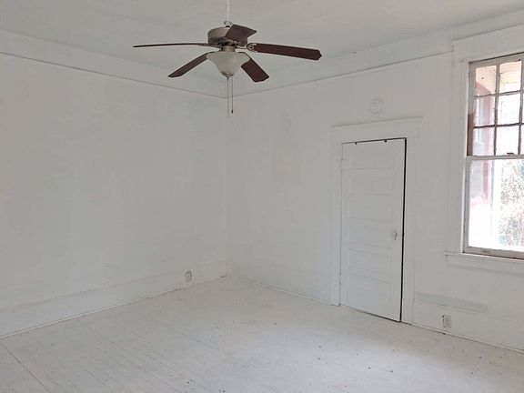 23rd image of 307 N Lee St