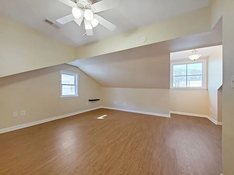 504 University Rdg — Photo 14