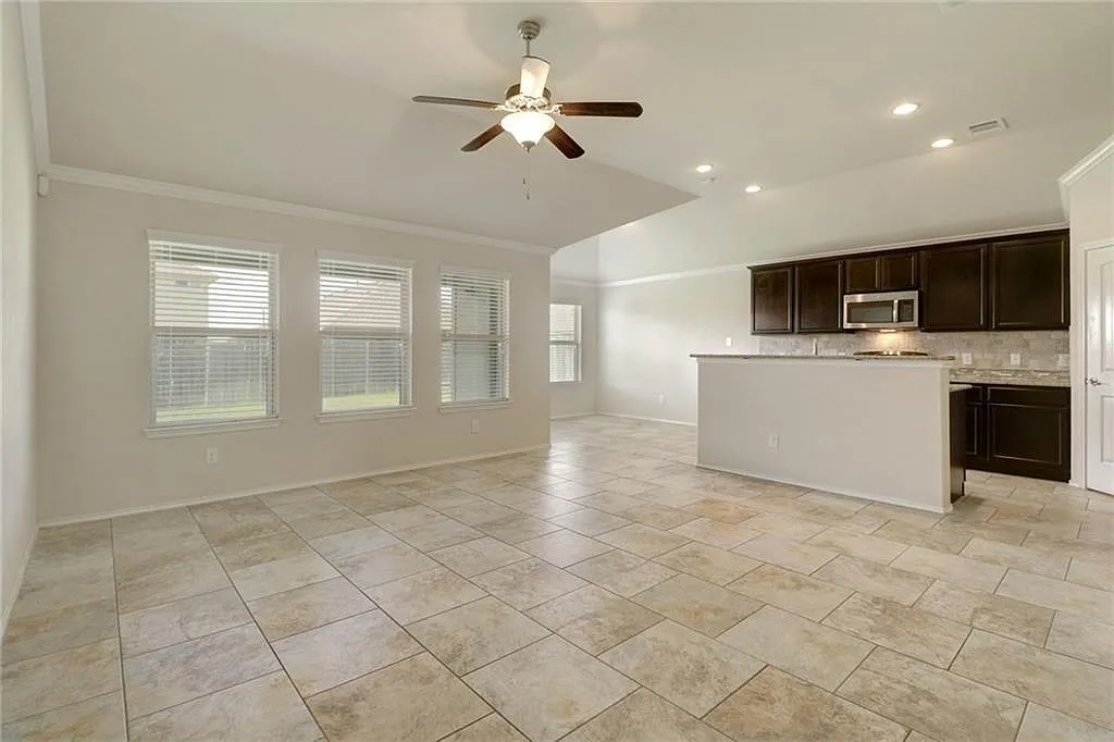 4 bed, 2.0 bath, 1822 sqft, $2,195 — Photo 4
