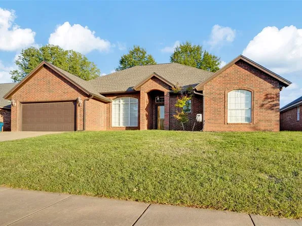 704 Colony Dr, Edmond, OK 73003