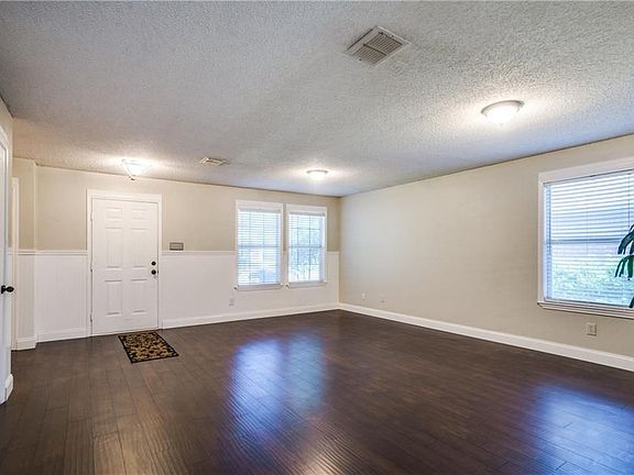 2nd image of 1203 Leeward Ln