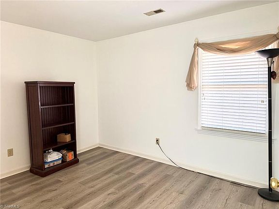5th image of 205 Standish Dr