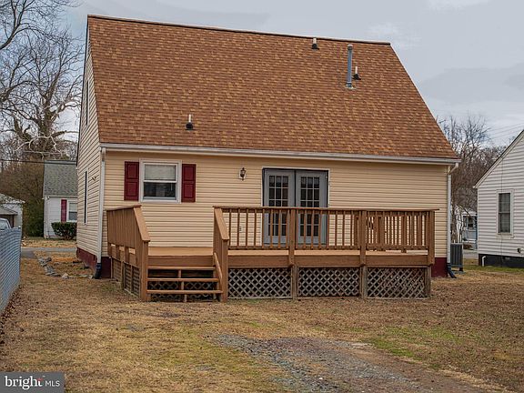 3rd image of 216 Marion St