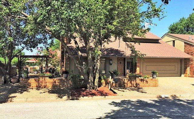 1st image of 2402 Sherwood Dr