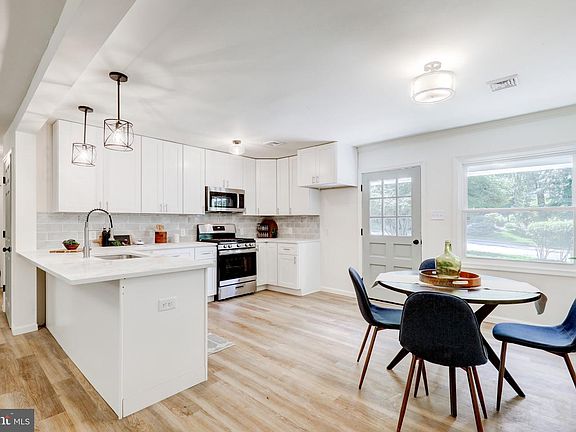 4th image of 8407 Hull Dr