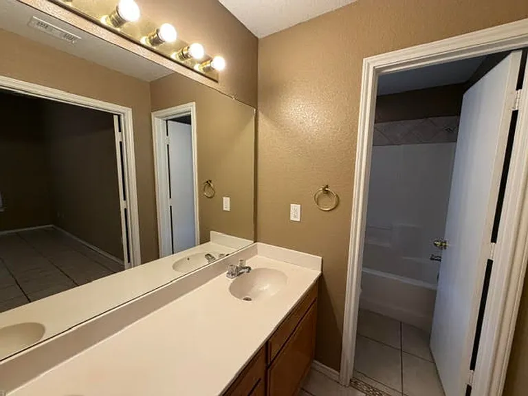 10209 Lilac Ln #B — Photo 5