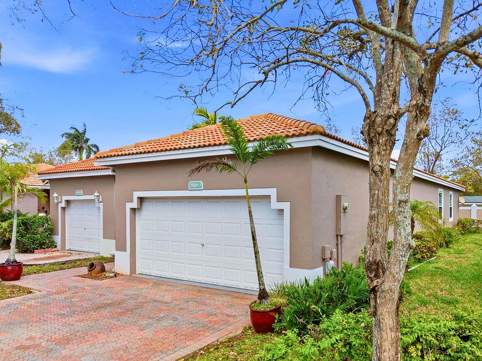 1st image of 2920 E ARAGON Boulevard #3