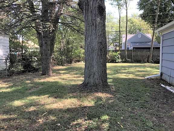 4th image of 102 Pleasant Ave
