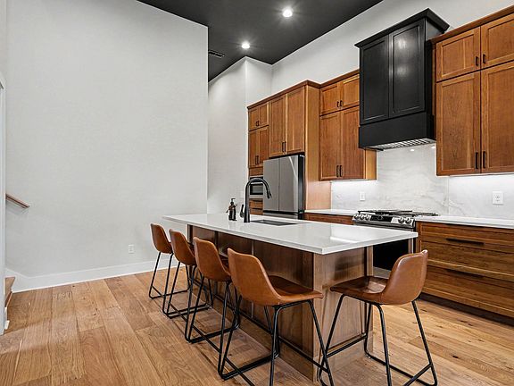 4th image of 510 Newton Ave