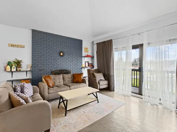 720 8th Ave #304, New Westminster, BC V3M 2R3