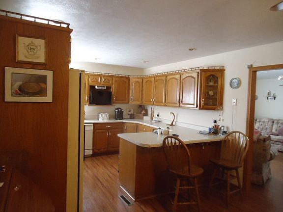 3rd image of 831 S Margrave St