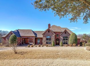 8201 Deerwood Forest Dr, Fort Worth, TX 76126