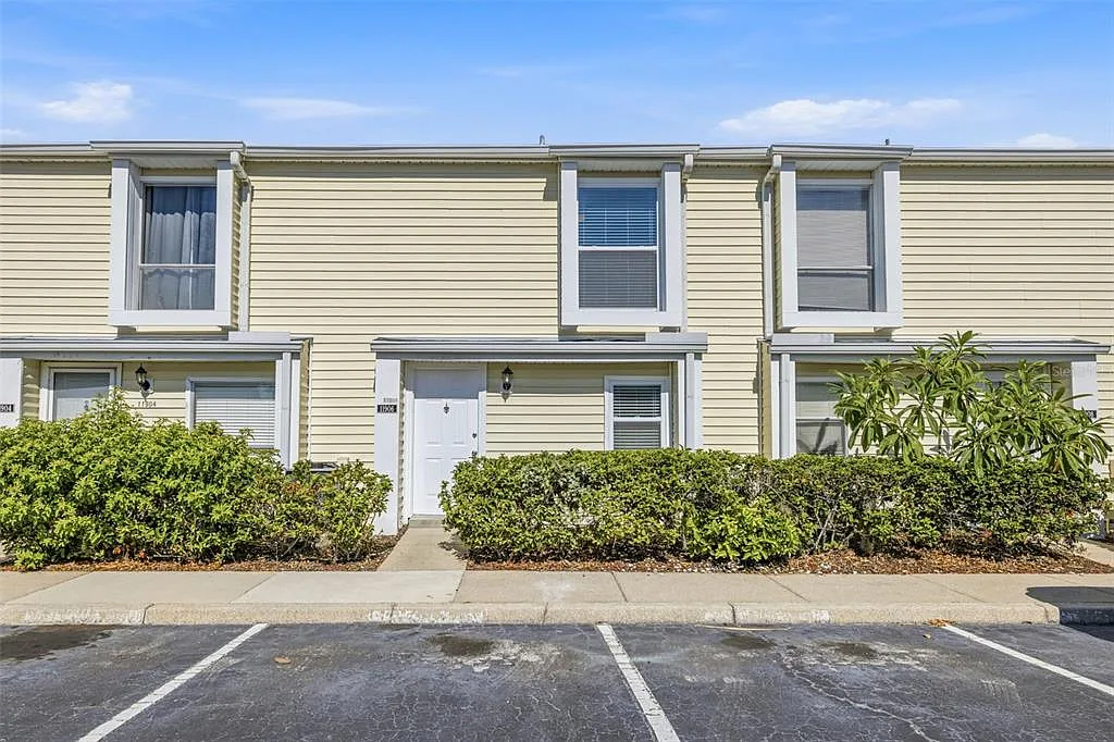 2 bed, 1.5 bath, 960 sqft, $1,800 — Photo 1