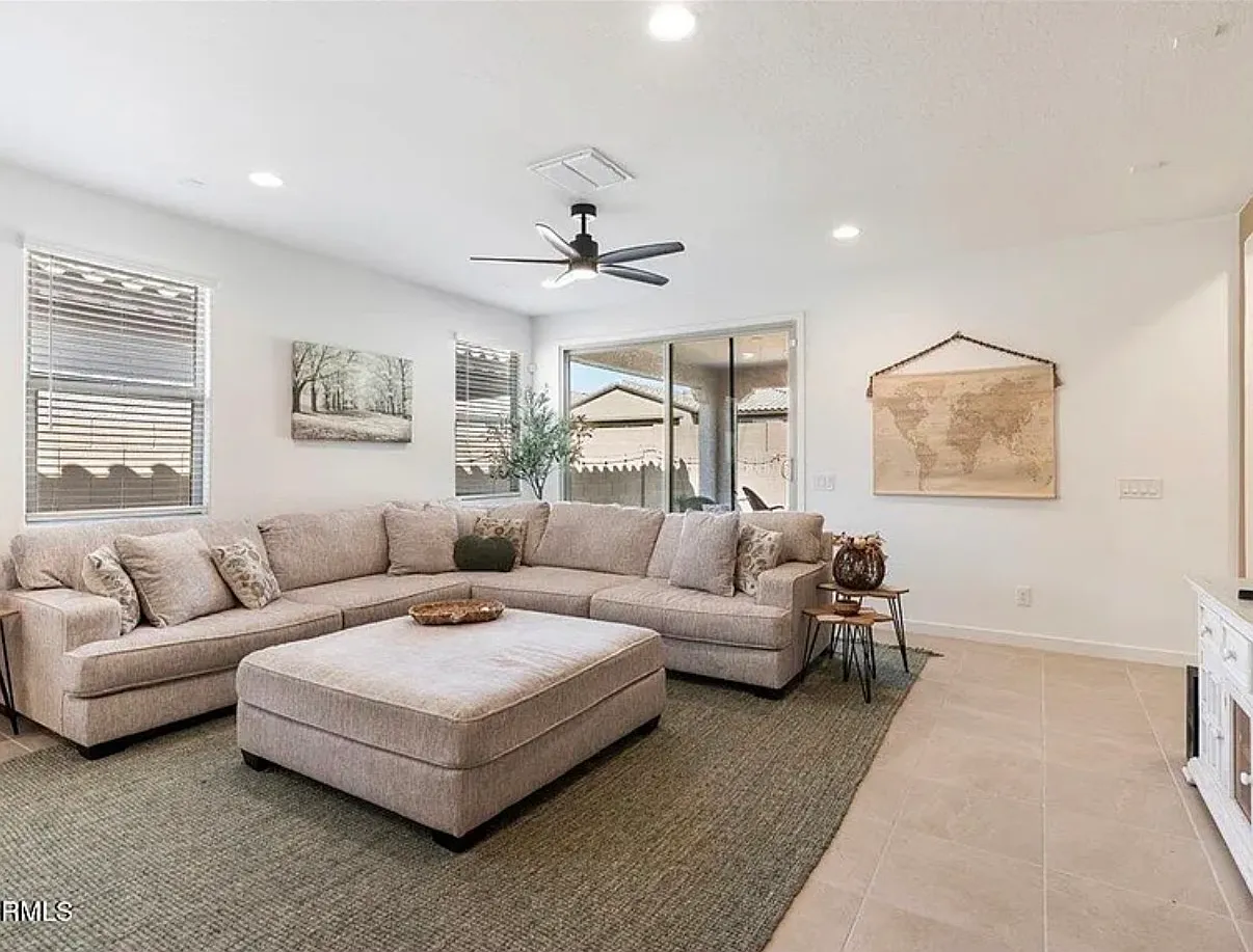 3 bed, 1800 sqft, $2,475 — Photo 4