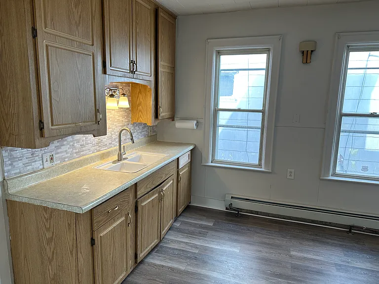 104 Stanley St — Photo 5