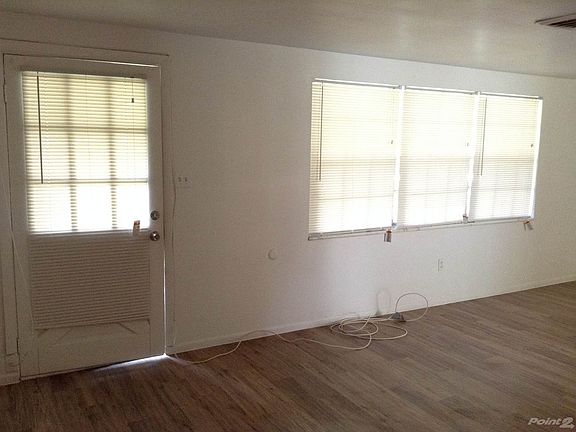 3rd image of 1408 E Seneca Ave APT A