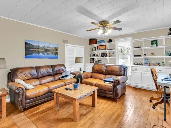 8446 E Park St, Du Quoin, IL 62832