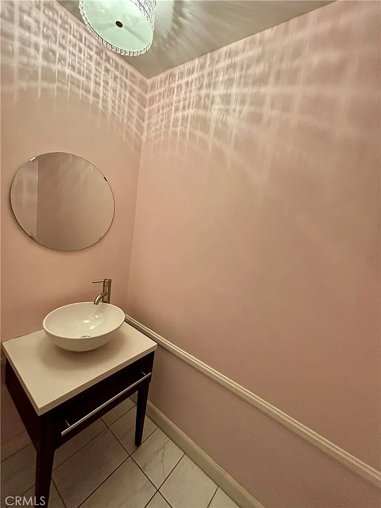 2 bed, 1.5 bath, 1077 sqft, $3,300 — Photo 4