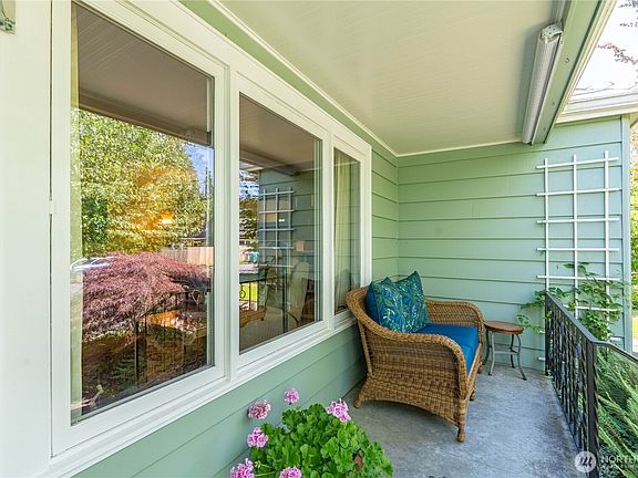 4th image of 3018 Moore Street SE