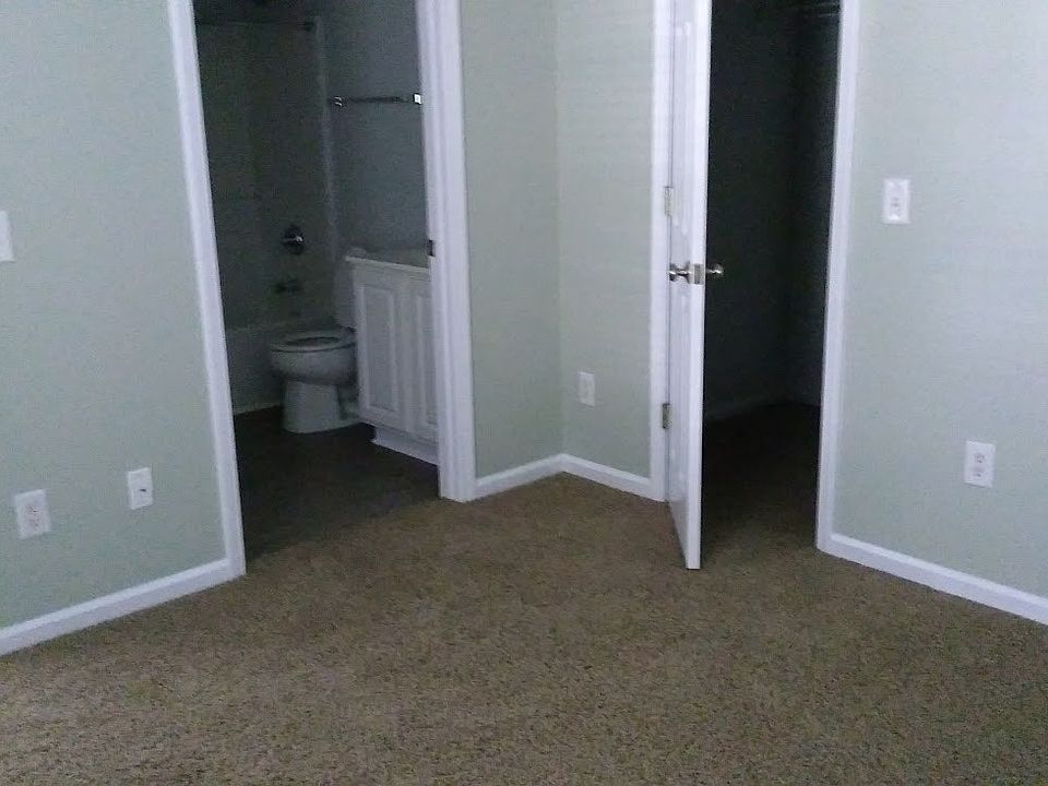 2nd image of 1600 Willoughby Park Ct Unit 5