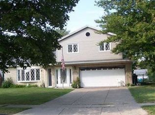 460 Meadow Dr, North Tonawanda, NY 14120