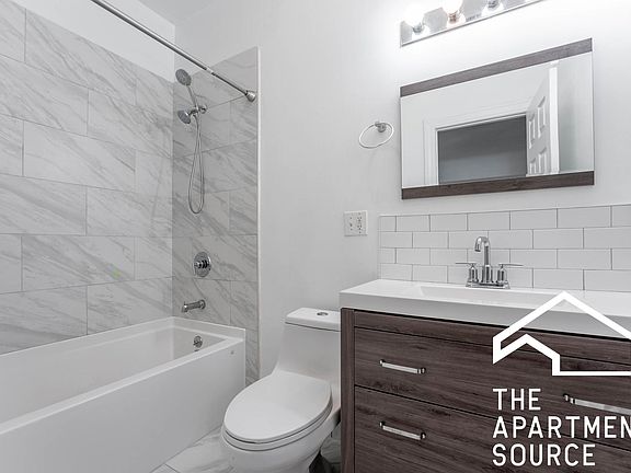 4th image of 3212 W Augusta Blvd #1