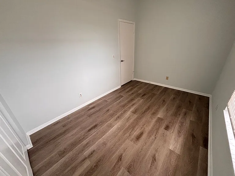 154 Governor St — Photo 11
