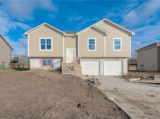 21104 E 8th St S, Independence, MO 64056