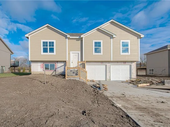 21104 E 8th St S, Independence, MO 64056