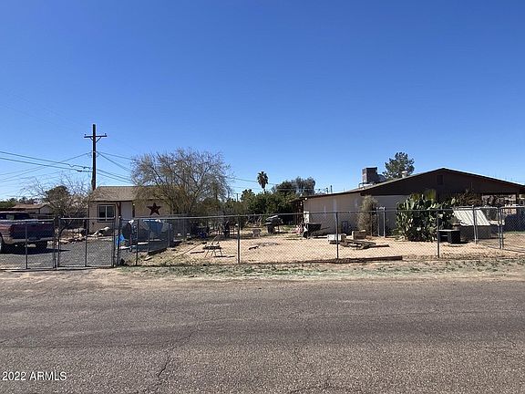 2nd image of 805 W Dewey Ave