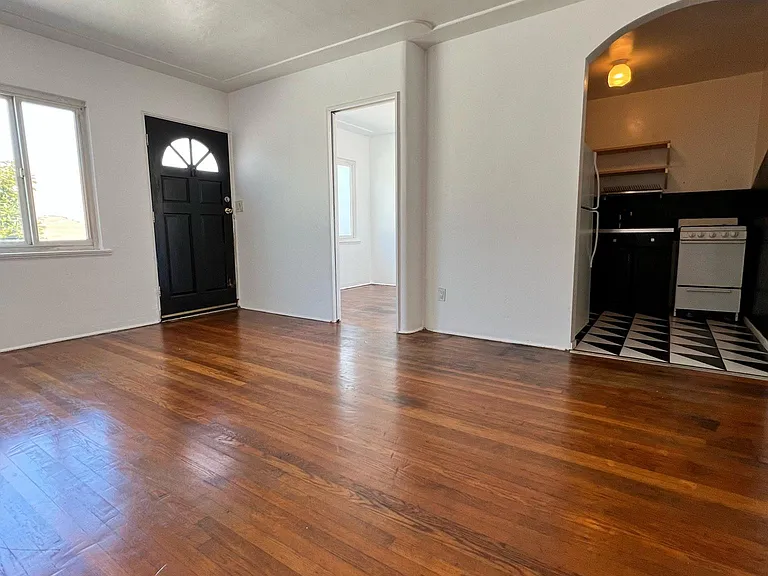 2153 1/2 Logan Ave — Photo 5