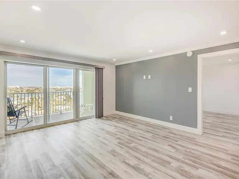 400 64th Ave #901 — Photo 5