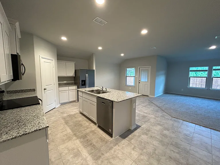 108 Piping Rock Dr — Photo 4