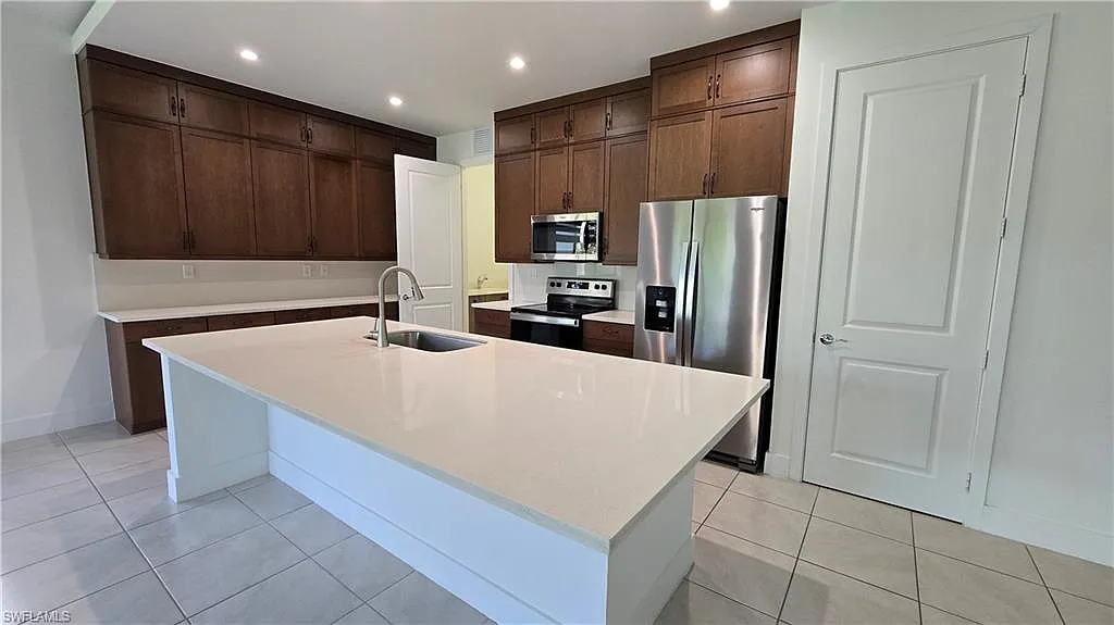 3 bed, 2.5 bath, 2037 sqft, $2,600 — Photo 3