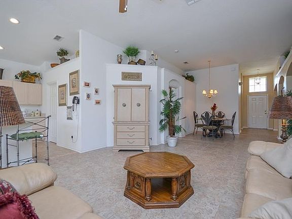 5th image of 8142 Sun Palm Dr